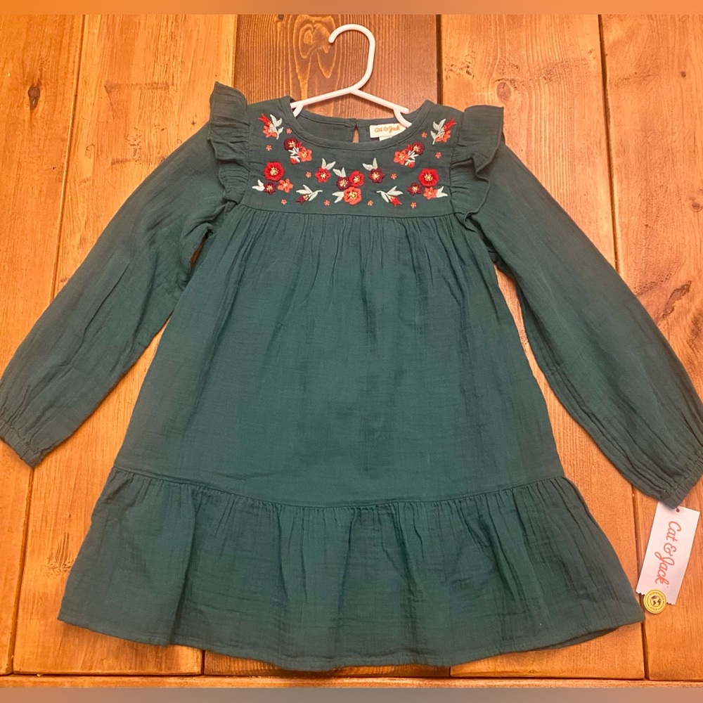 *NWT* Cat and Jack Green Dress XS 4/5